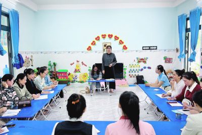 Sinh hoạt tổ chuyên môn của tổ Chồi, Mầm, Nhóm trẻ.
