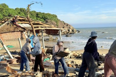 Lá lành đùm lá rách – Nghĩa tình sau cơn bão số 13