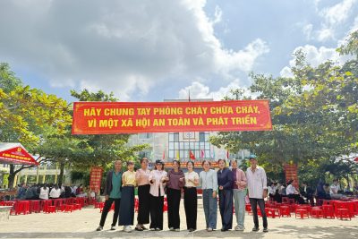 CÁN BỘ, GIÁO VIÊN TRƯỜNG MẦM NON PHỔ THẠNH THAM GIA CHƯƠNG TRÌNH TUYÊN TRUYỀN, TRẢI NGHIỆM THỰC HÀNH CHỮA CHÁY VÀ CỨU NẠN, CỨU HỘ